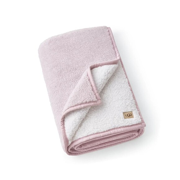 NWT UGG HOME REVERSIBLE PLUSH PINK FOG SHERPA THROW 50 X 70 - Picture 4 of 6